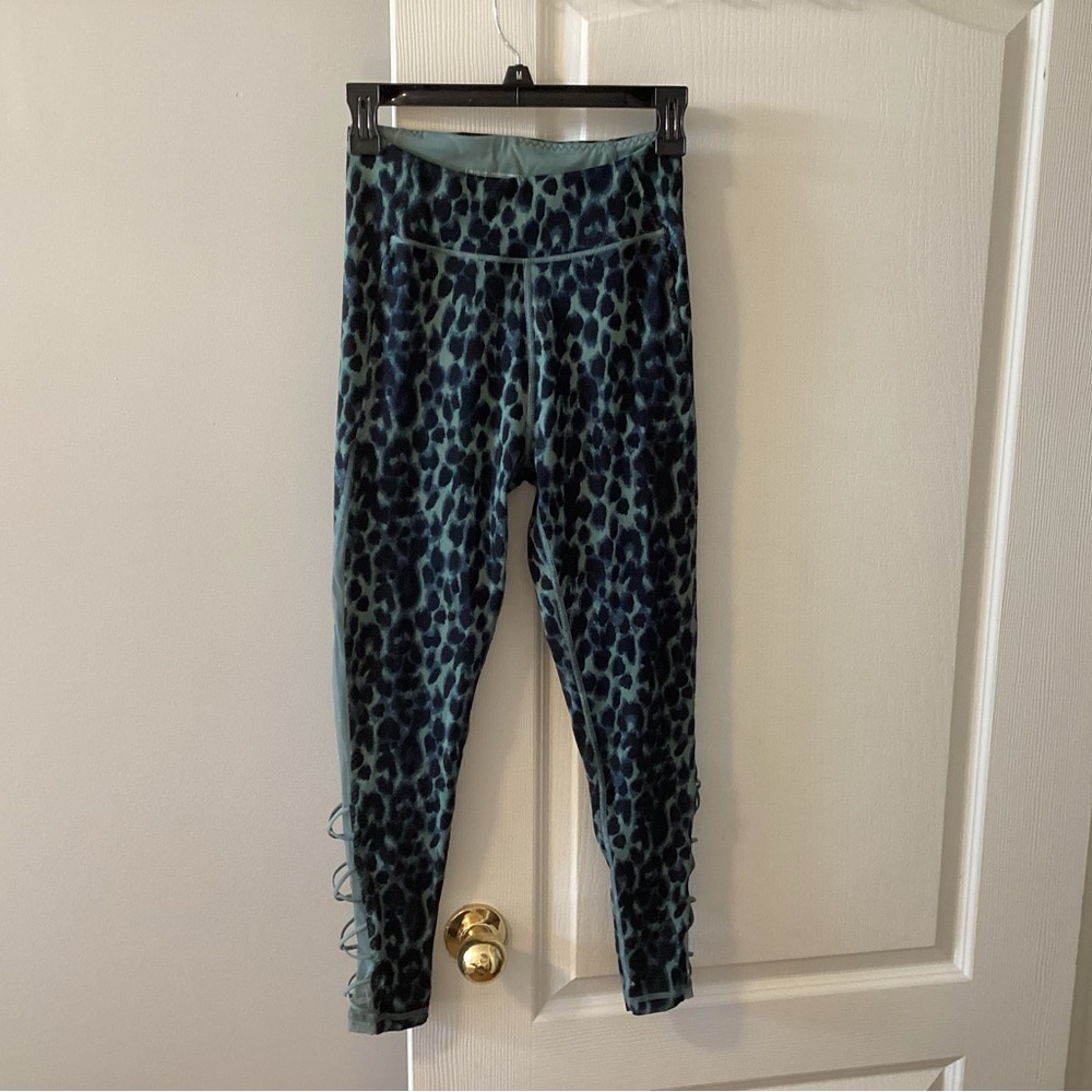 Victoria’s Secret Leggings. Size 6.   -5